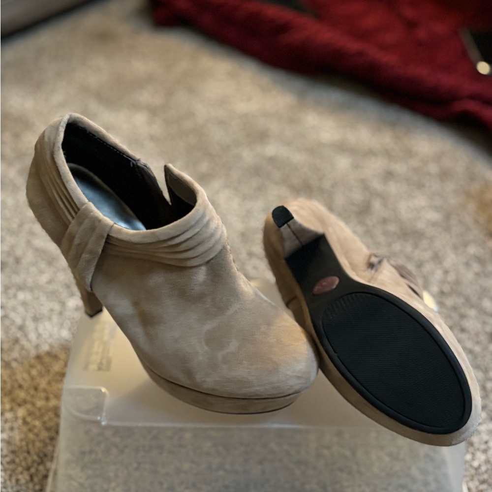 Elegant Tan Women's Ankle Boots